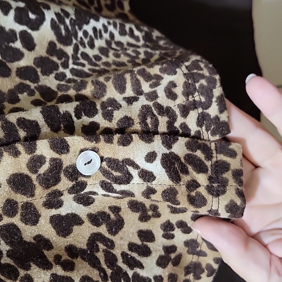 French Laundry sleeveless leopard shirt. - Picture 4 of 4